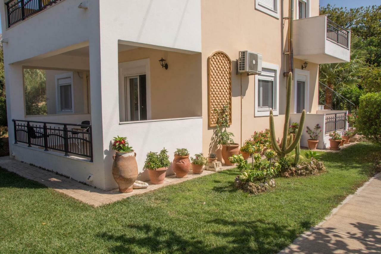 Charalampos Plakiás Exterior foto